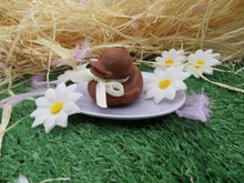 Lade das Bild in den Galerie-Viewer, Hot Cross Bun Bubbleduck Soap