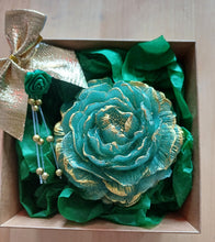 Load image into Gallery viewer, Oud wood Hand painted flower soap
